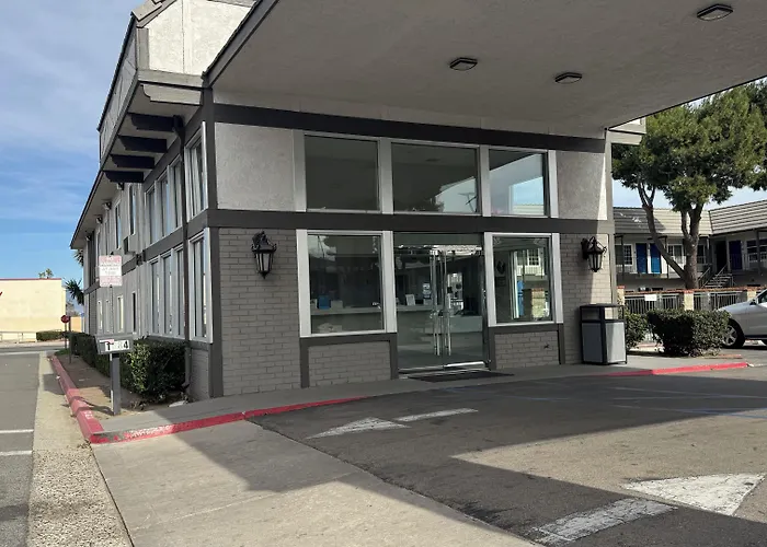 Studio 6 Corona, Ca West